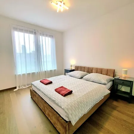 Zwirn New Free Parking Apartment