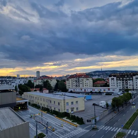 Zwirn New Free Parking Apartman *